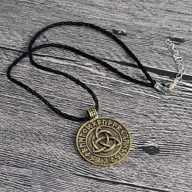 COLLIER-VIKING TRIQUETRA - RUNES - Viking Héritage