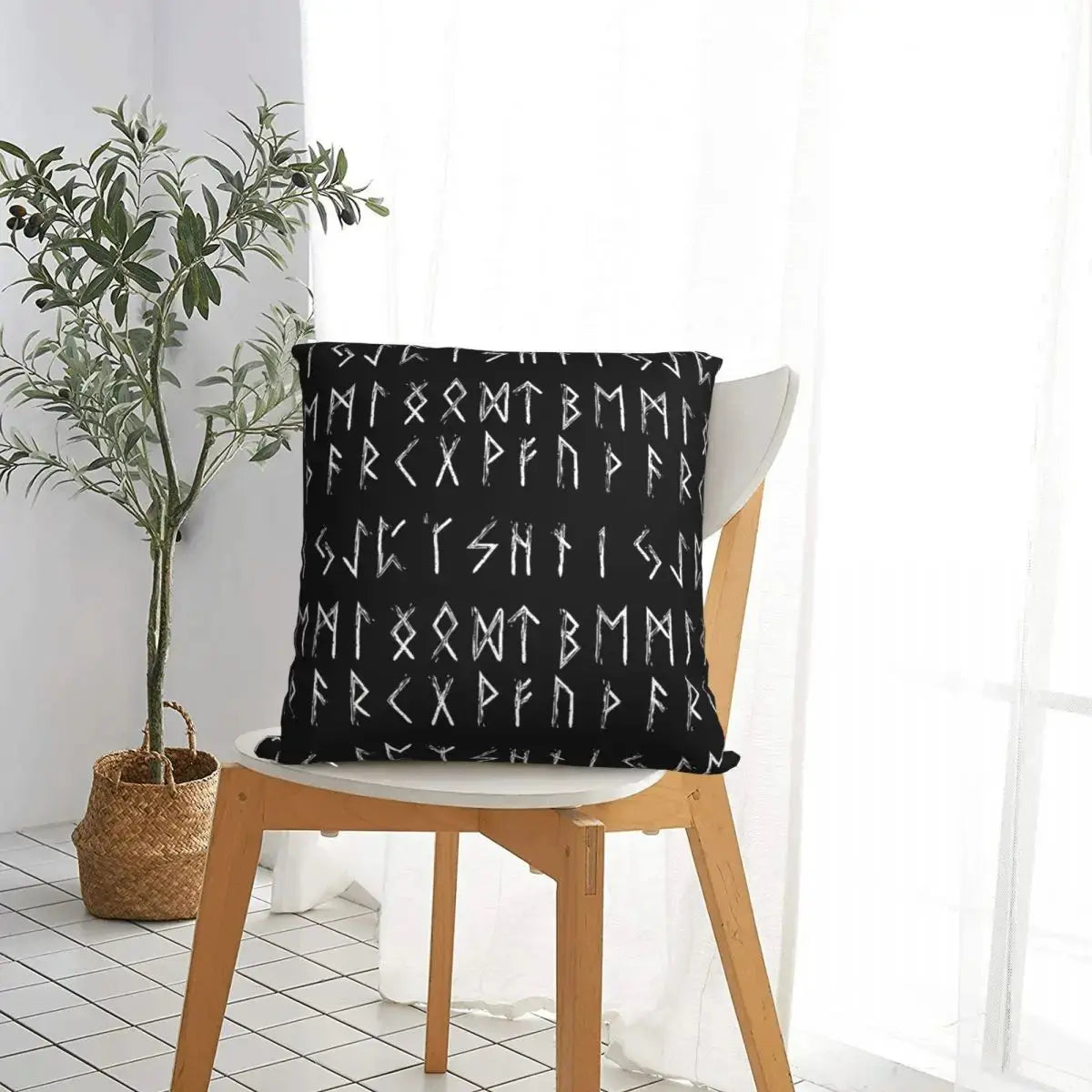 Housse de Coussin Alphabet Futhark - Viking Héritage